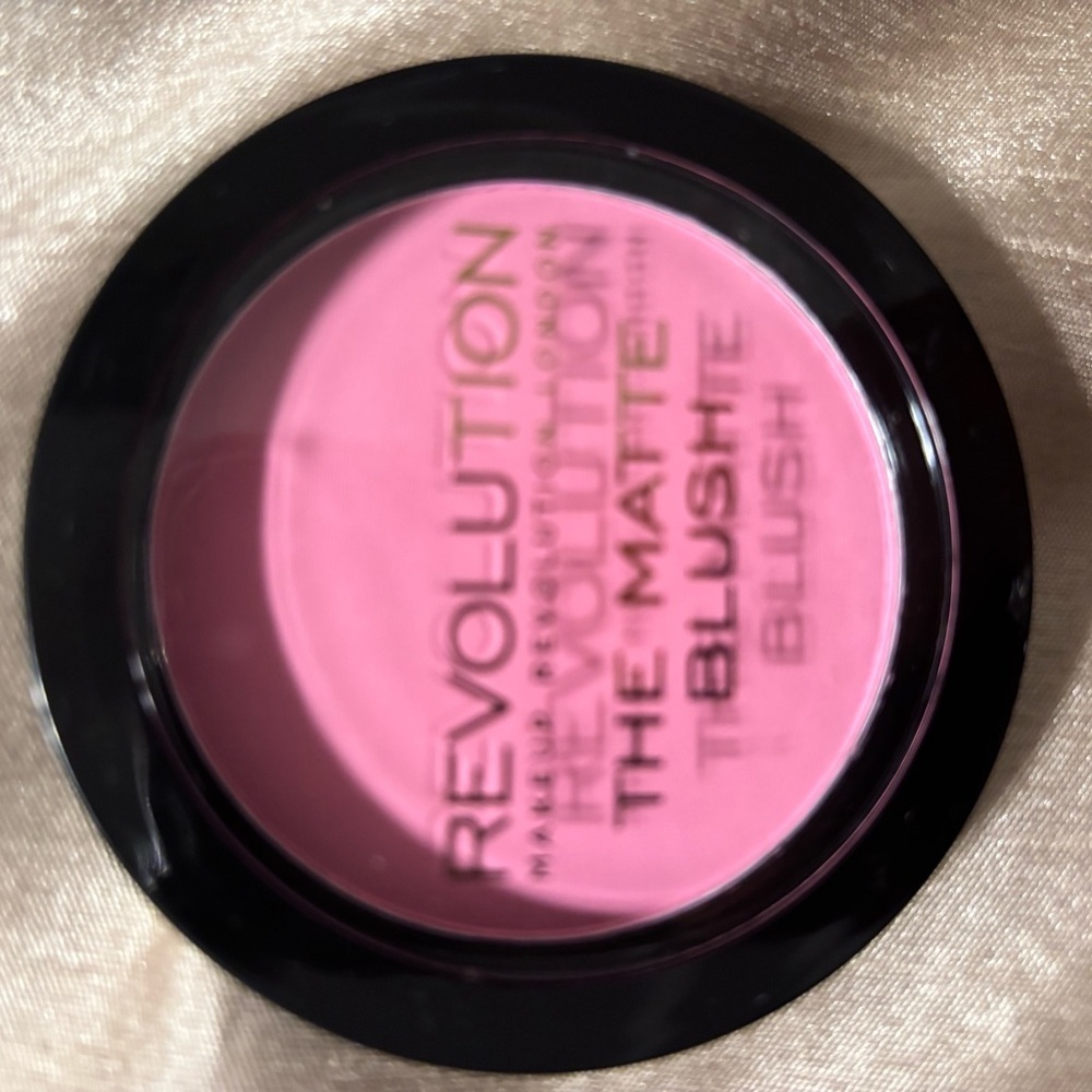 Revolution Make Up Bundle Set - Picture 2 of 8